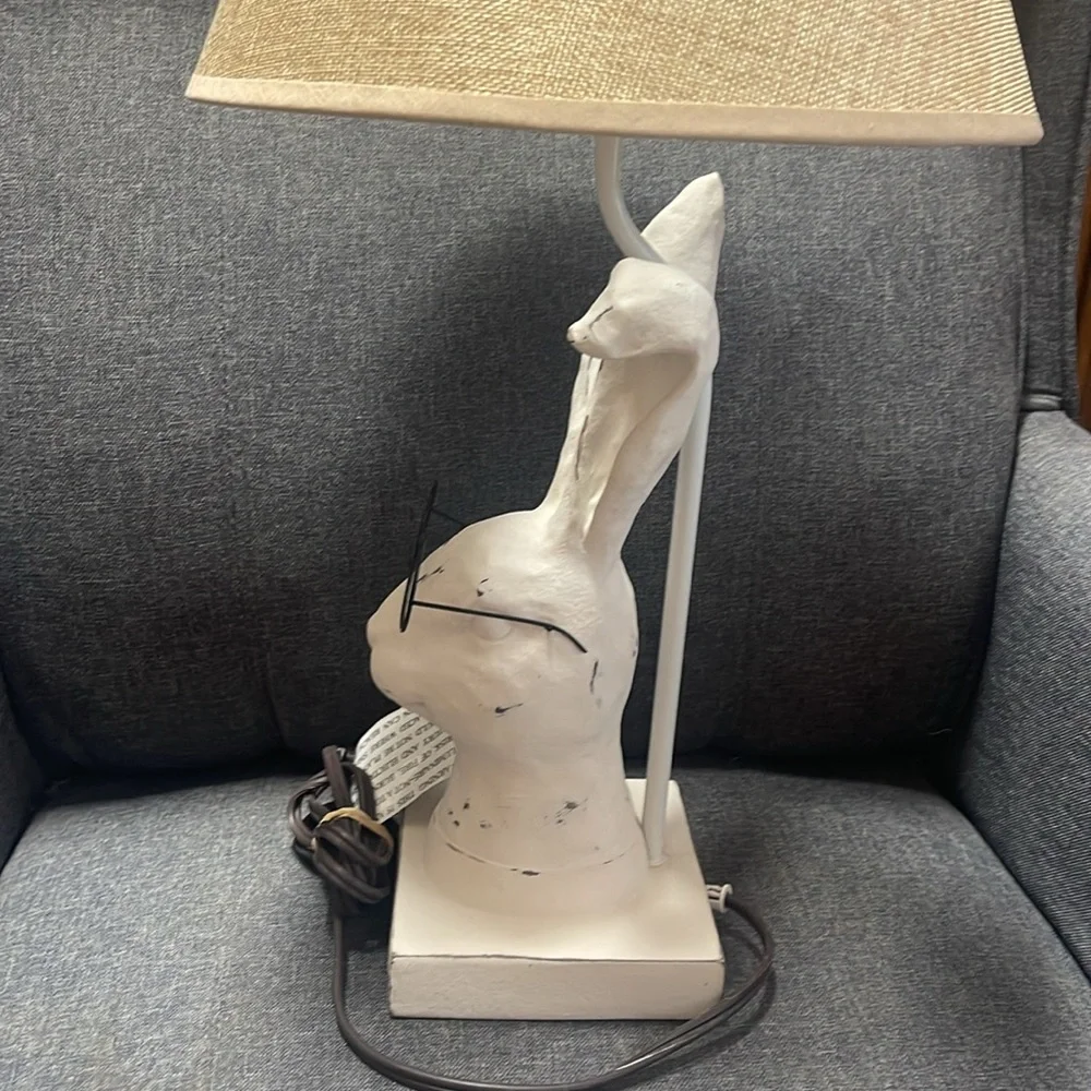 Creating Country Decor Rabbit Table Lamp
